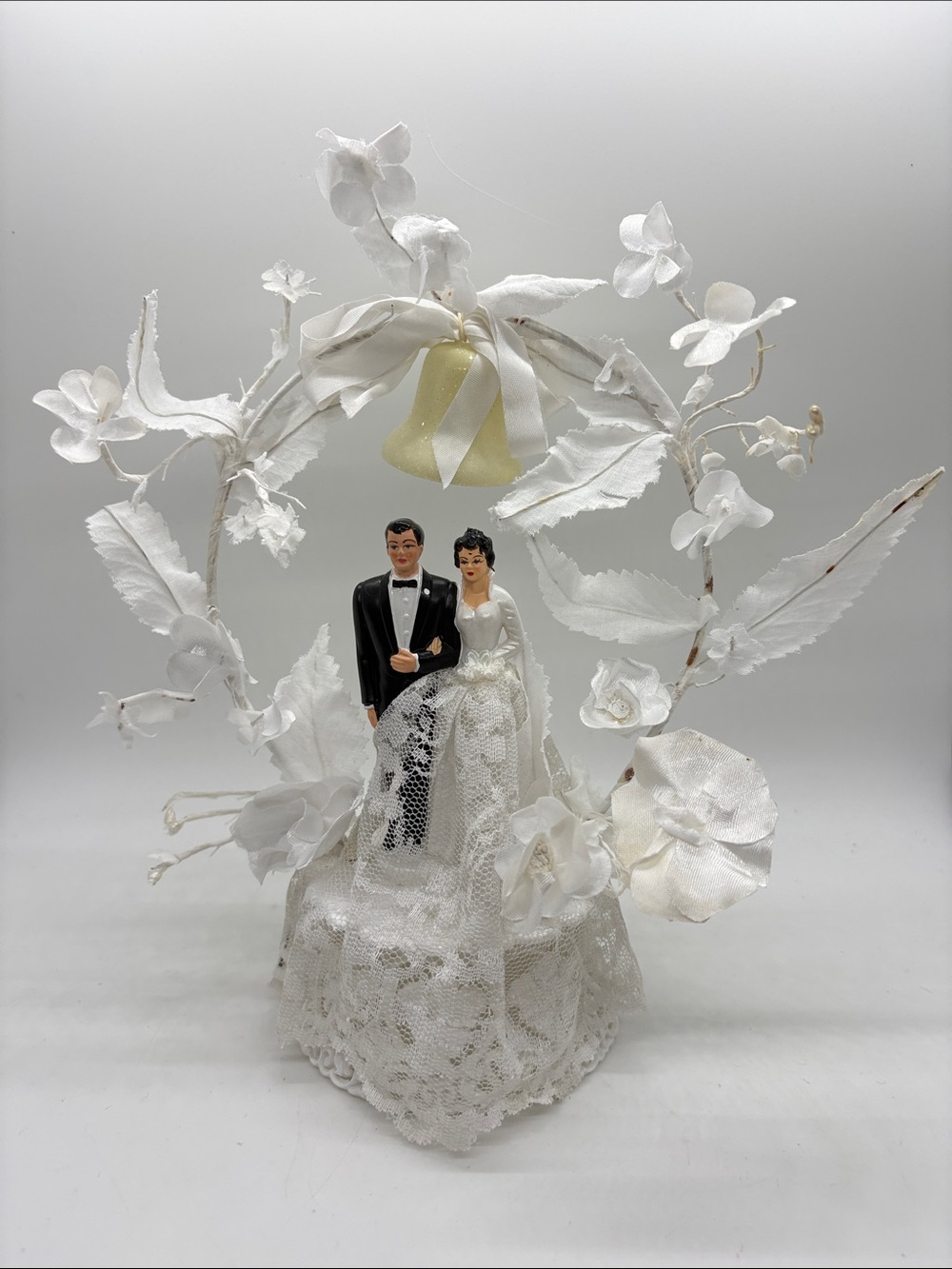 50s 60s Vintage White Wedding Cake Topper with Bride and Groom Figurines